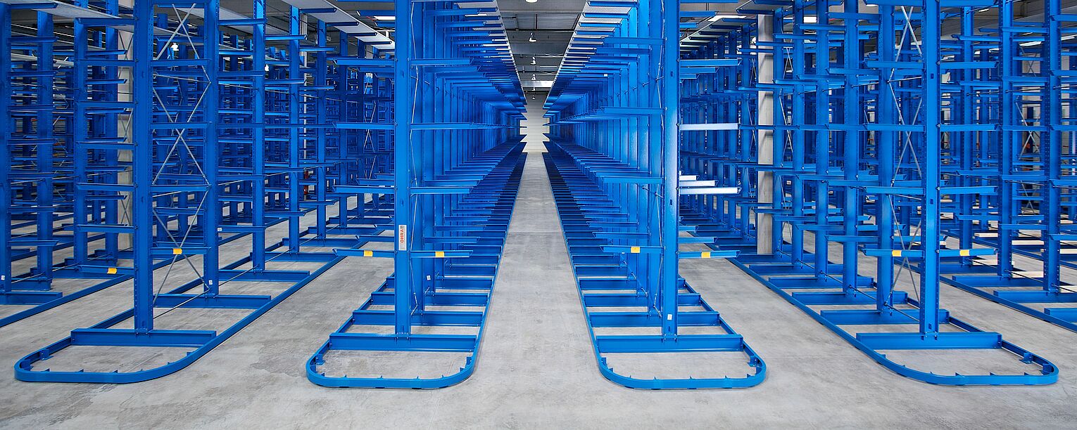 [Translate "Czech Republic"] Cantilever racking for narrow aisle