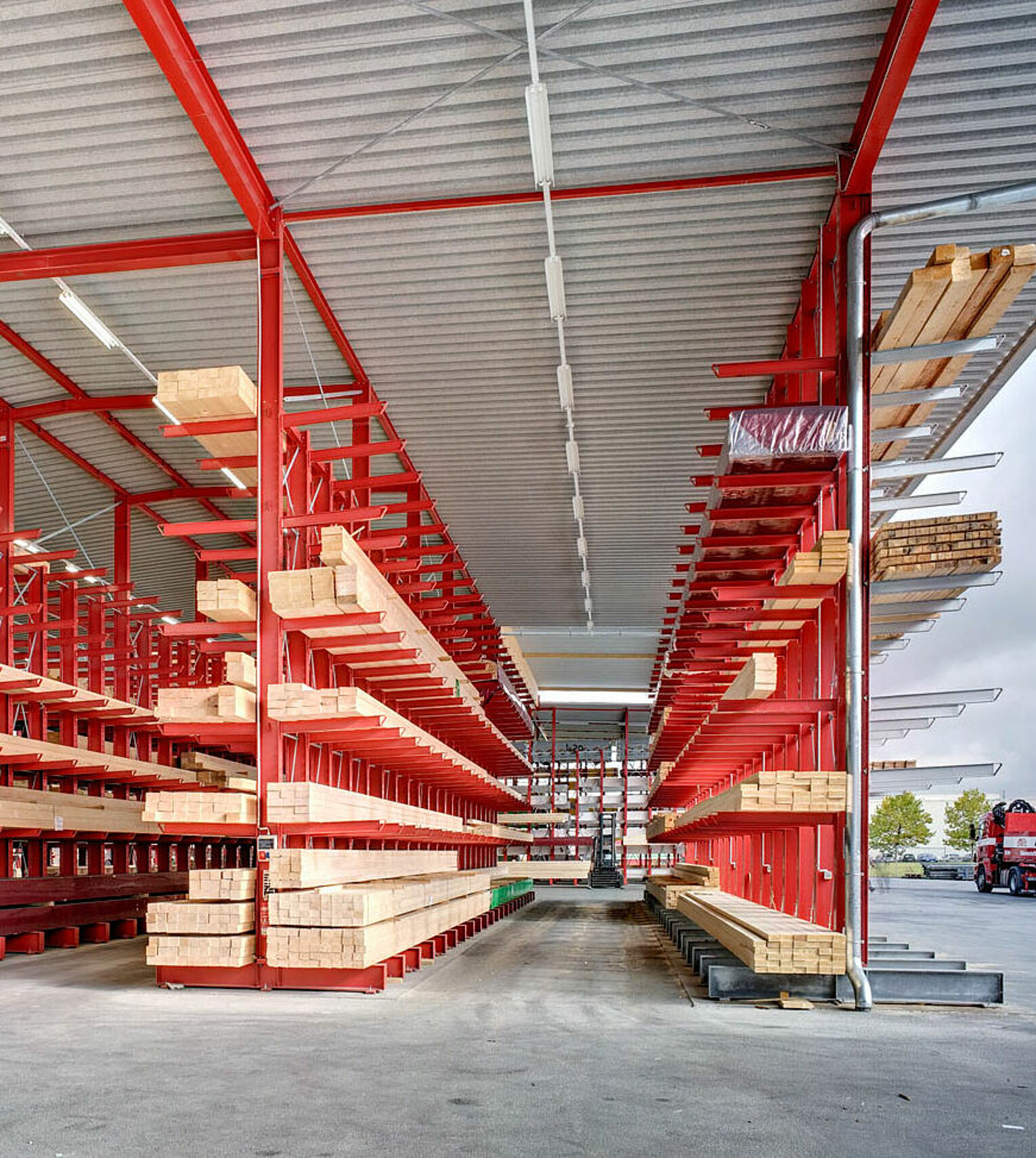 [Translate "Czech Republic"] Rack-clad warehouse Cantilever racking