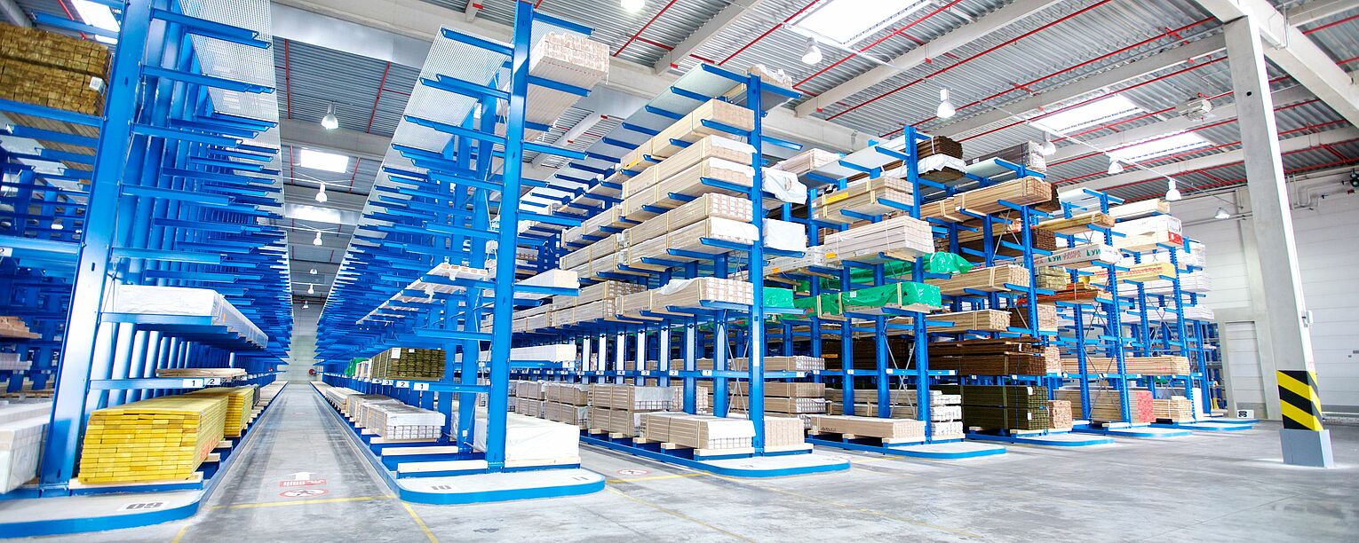 [Translate "Czech Republic"] Cantilever racking for narrow aisle