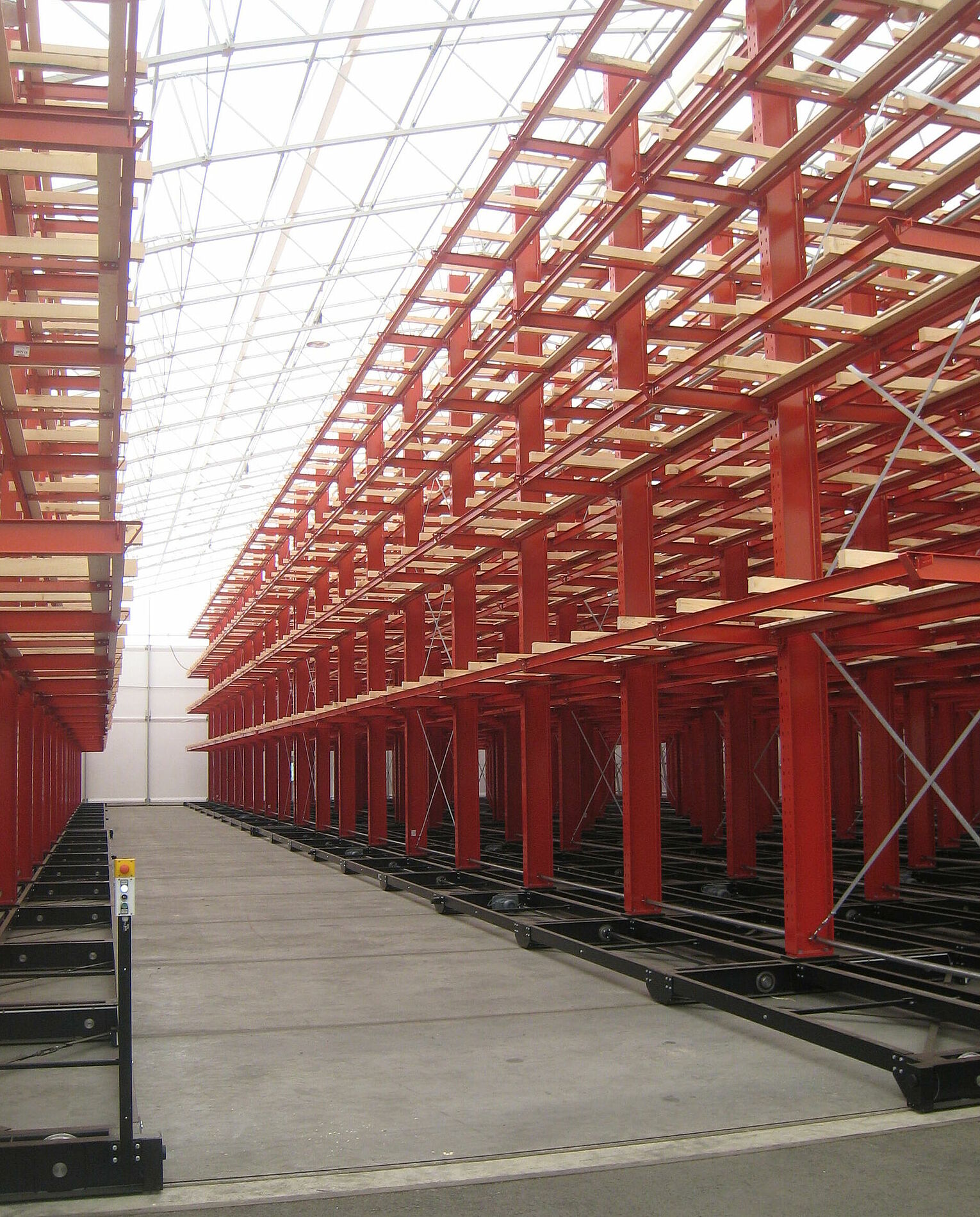 [Translate "Czech Republic"] Mobile cantilever racking