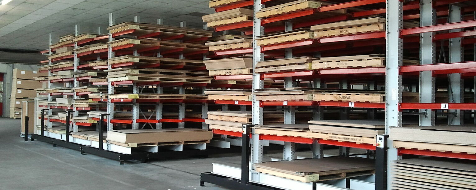 [Translate "Czech Republic"] Mobile cantilever racking