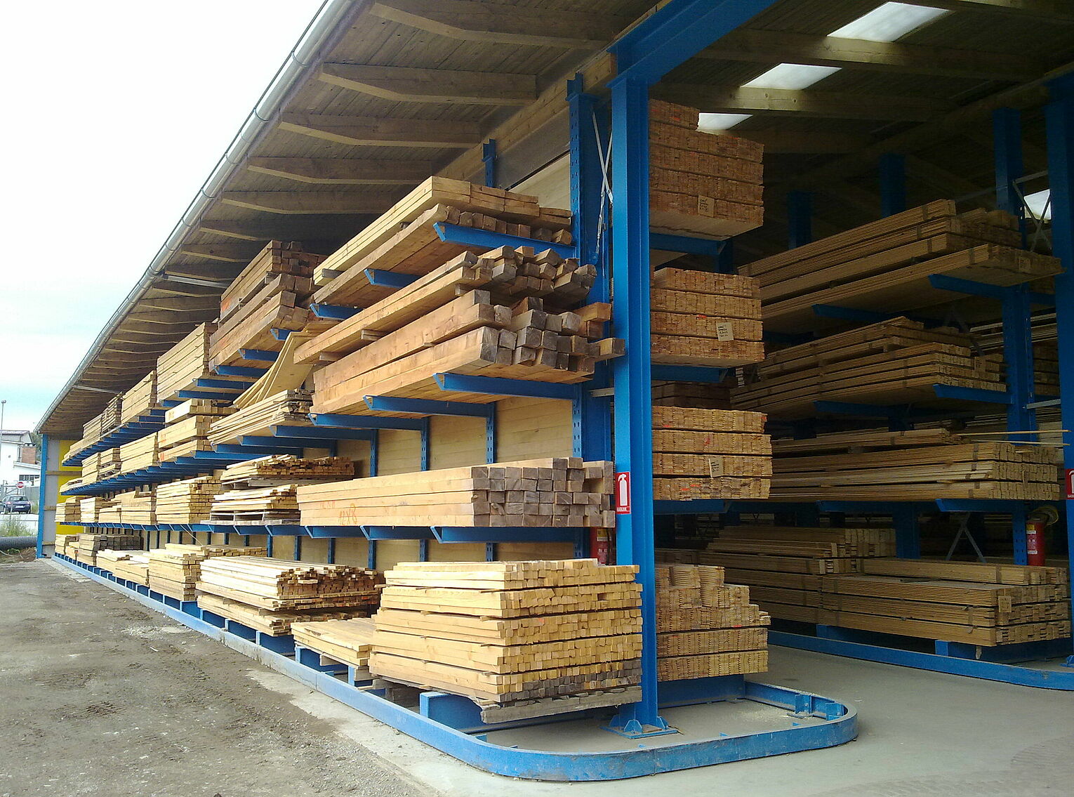 [Translate "Czech Republic"] Rack-clad warehouse Cantilever racking