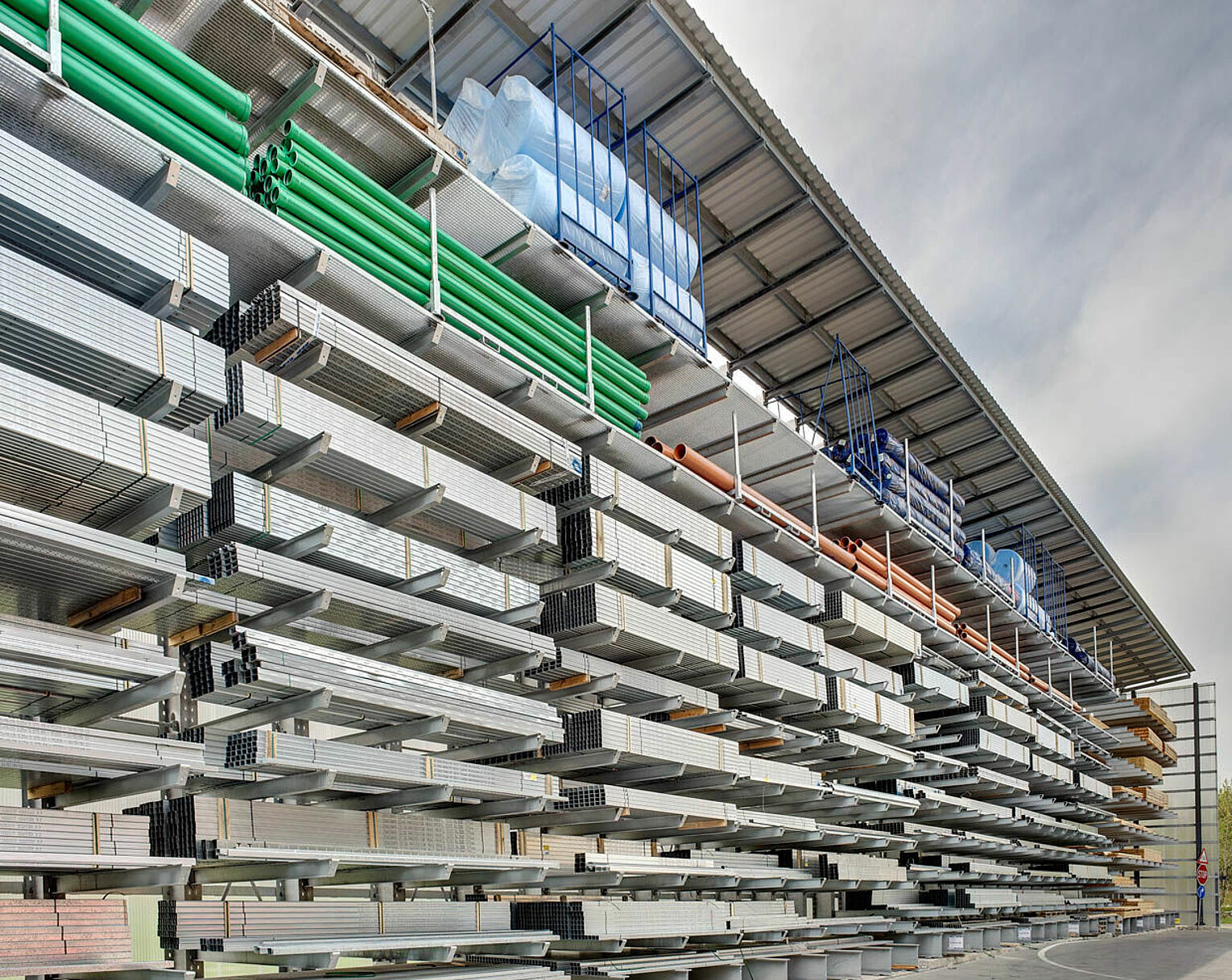 [Translate "Czech Republic"] Cantilever racking Yard racking