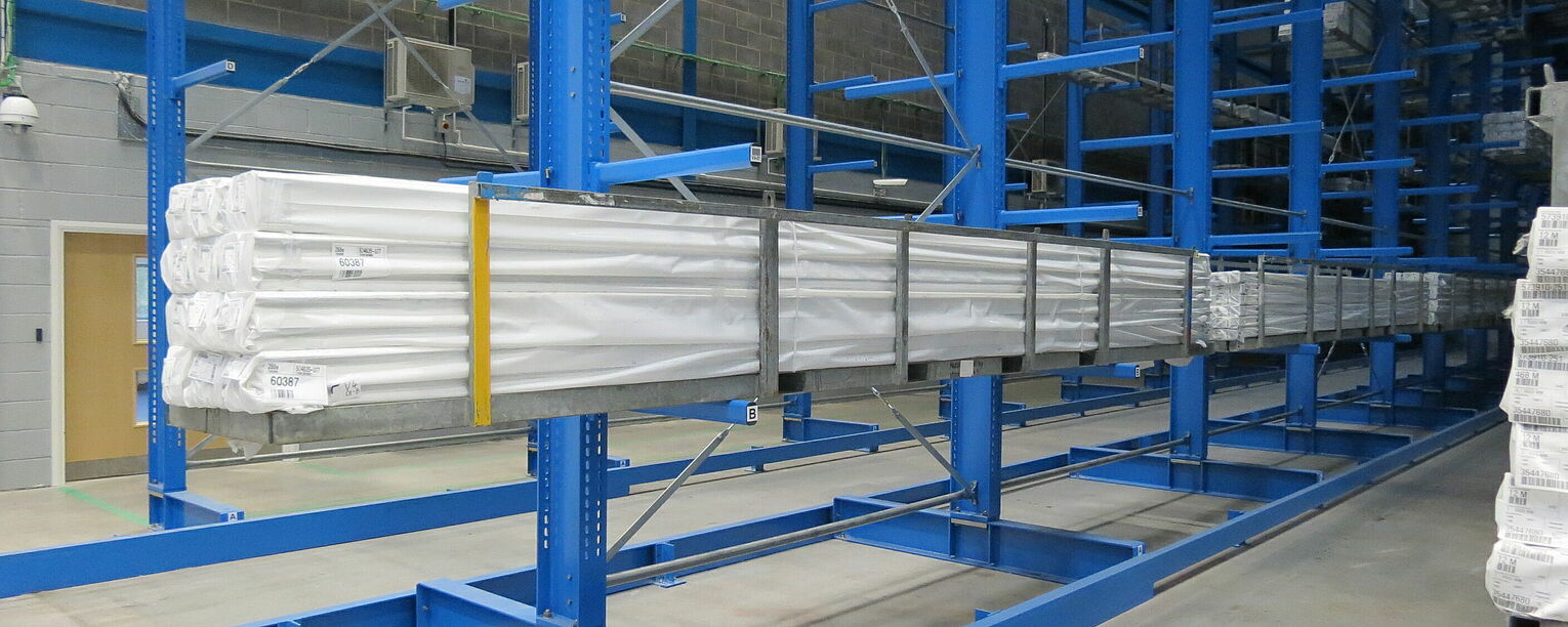 [Translate "Czech Republic"] Cantilever racking for narrow aisle