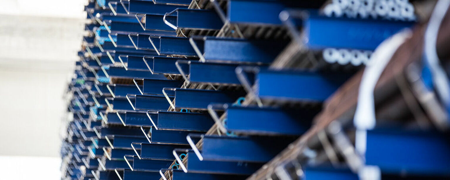 [Translate "Czech Republic"] Cantilever racking Industry solution