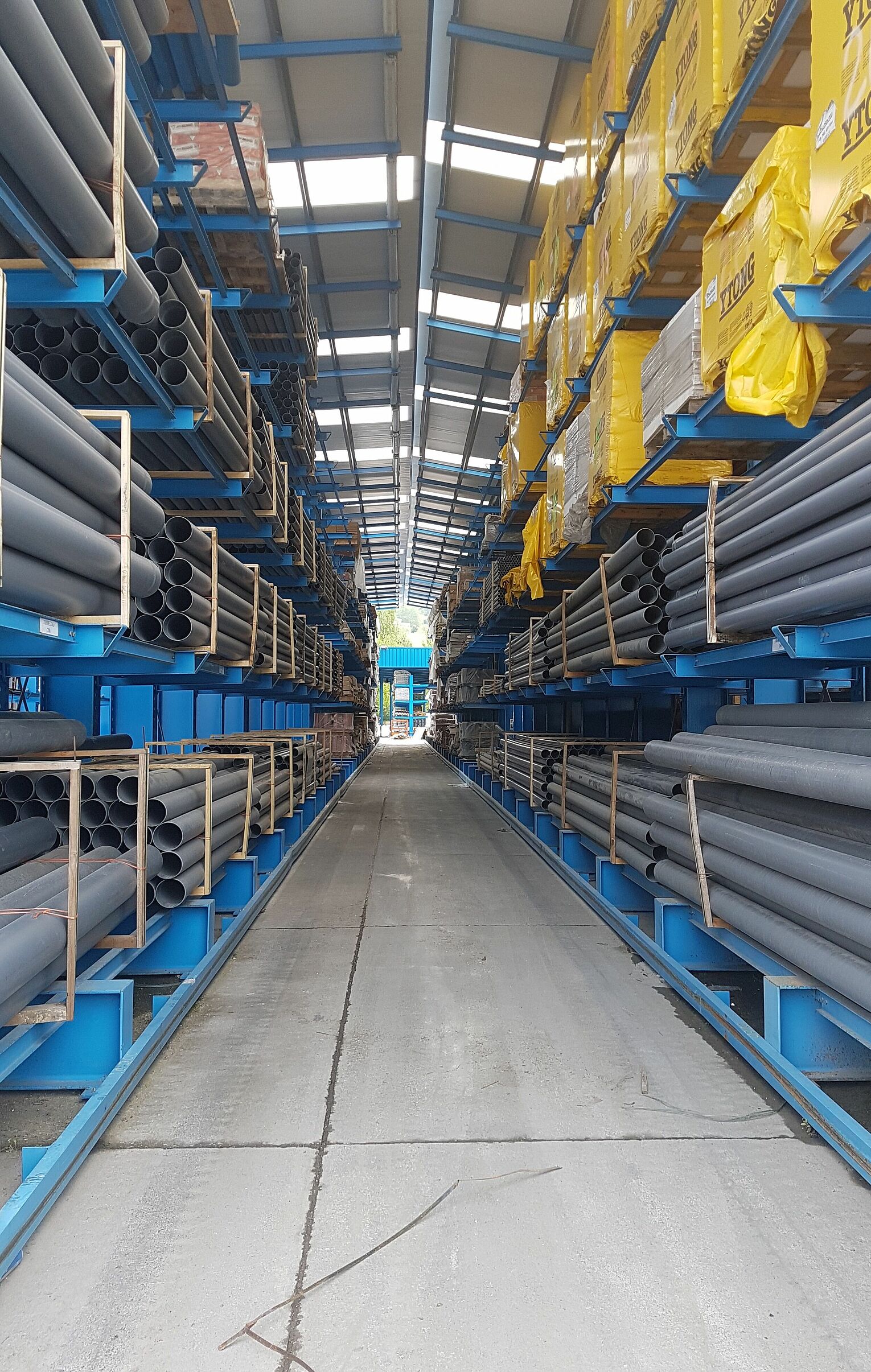 [Translate "Czech Republic"] Cantilever racking building material